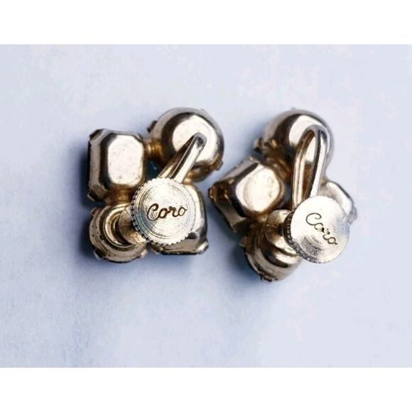 Vintage Baby Blue Rhinestone Coro Gold Tone Screw Back Earrings - Picture 8 of 9